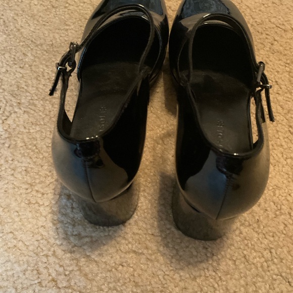 AEROSOLES Black Glossy Heels with Strap - Picture 3 of 6